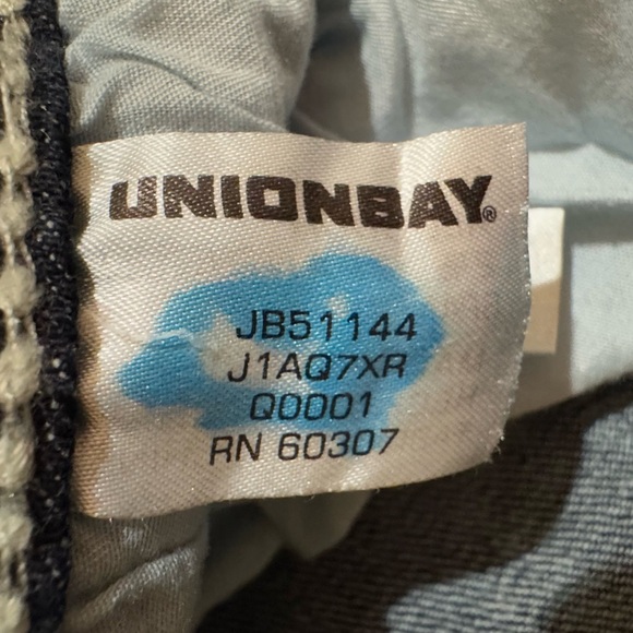 Union Bay womens Size Junior 11 cropped Distressed Blue Jeans. VGUC - Picture 7 of 13
